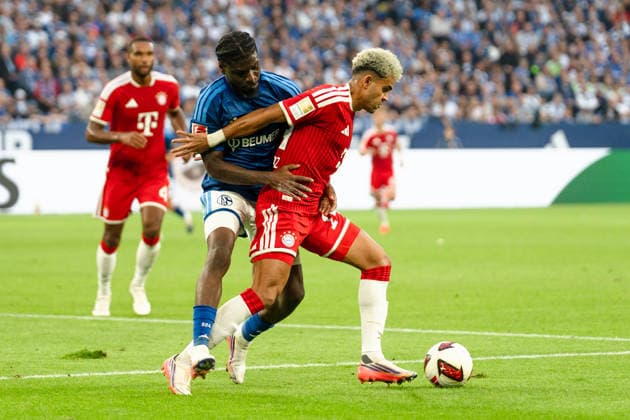 Deutschland: 1. Bundesliga 2026 2027, 2. Spieltag - FC Schalke 04 vs. FC Bayern München - 05.09.2026 - Veltins-Arena (Gelsenkirchen, Nordrhein-Westfalen) Luis Diaz (FC Soufiane El-Faouzi (Schalke 04, 23) Junior Dina Ebimbe (Schalke 04, 29) Zweikampf Duell *** Germany Bundesliga 1 2026–2027, Matchday 2: FC Schalke 04 vs. FC Bayern Munich, September 5, 2026, Veltins Arena, Gelsenkirchen, North Rhine-Westphalia; Luis Diaz, FC; Soufiane El Faouzi, Schalke 04; 23, Junior; Dina Ebimbe, Schalke 04; 29 Tackle, Duel Copyright: xCelinaxLeiersx