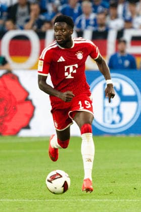 Deutschland: 1. Bundesliga 2026 2027, 2. Spieltag - FC Schalke 04 vs. FC Bayern München - 05.09.2026 - Veltins-Arena (Gelsenkirchen, Nordrhein-Westfalen) Alphonso Davies (FC Bayern München, 19) am Ball *** Germany 1 Bundesliga 2026–2027, Matchday 2: FC Schalke 04 vs. FC Bayern Munich, September 5, 2026, Veltins Arena, Gelsenkirchen, North Rhine-Westphalia. Alphonso Davies of FC Bayern Munich, No. 19, in possession of the ball Copyright: xCelinaxLeiersx