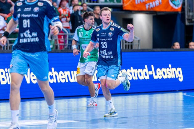 Moritz Sauter, HC Hamburg, No. 33 (left), TSV Hannover Burgdorf (green) vs. HC Hamburg (blue) on Matchday 3 of the 2026–2027 season in the Opel Handball Bundesliga, September 5, 2026, ZAG Arena, Hannover, GER, Copyright: xJanxGuentherx xTSVxHannover-Burgdorfx