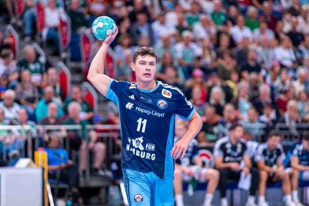 Nicolaj Jorgensen of HC Hamburg, No. 11 from the left, TSV Hannover Burgdorf (green) vs. HC Hamburg (blue) on Matchday 3 of the 2026–2027 season in the Opel Handball Bundesliga, September 5, 2026, at the ZAG Arena in Hannover, Germany, Copyright: xJanxGuentherx xTSVxHannover-Burgdorfx
