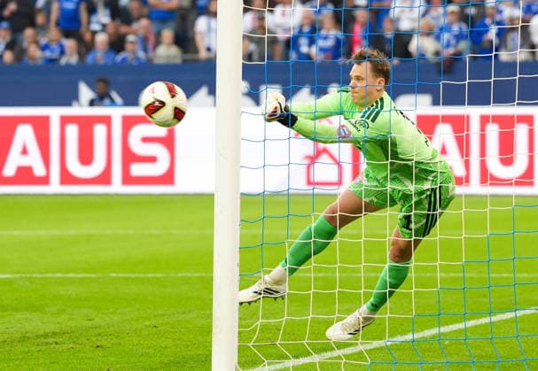 Manuel Neuer (FC Bayern Muenchen, 1) pariert. GER, FC Schalke 04 vs FC Bayern Muenchen, 1. Bundesliga, 2. Spieltag, Saison 2026-27, VELTINS-Arena, Gelsenkirchen, 05.09.2026 DFL REGULATIONS PROHIBIT ANY USE OF PHOTOGRAPHS AS IMAGE SEQUENCES AND OR QUASI-VIDEO GER, FC Schalke 04 vs FC Bayern Muenchen, 1. Bundesliga, 2. Spieltag, Saison 2026-27, 05.09.2026 Gelsenkirchen *** Manuel Neuer, FC Bayern Munich, 1 save (GER), FC Schalke 04 vs. FC Bayern Munich, 1 Bundesliga, Matchday 2, 2026–27 season, VELTINS Arena, Gelsenkirchen, September 5, 2026 DFL regulations prohibit any use of photographs as image sequences and or quasi-video GER, FC Schalke 04 vs. FC Bayern Munich, Bundesliga 1, Matchday 2, 2026–27 Season, September 5, 2026, Gelsenkirchen Copyright: xEibner-Pressefoto ScottxColemanx EP_SCN