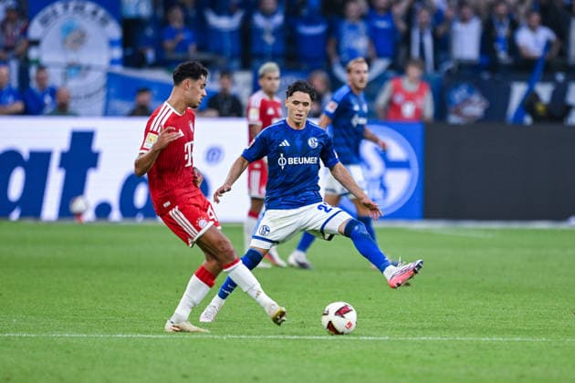 05.09.2026, Fussball, Saison 2026 2027, Bundesliga, FC Schalke 04 - FC Bayern München, Aleksander Pavlovic (FC Bayern München), Soufiane El-Faouzi (FC Schalke 04) xRHR-FOTO YYx *** September 5, 2026, Soccer, 2026–2027 Season, Bundesliga, FC Schalke 04 vs. FC Bayern Munich, Aleksander Pavlovic (FC Bayern Munich), Soufiane El Faouzi (FC Schalke 04) xRHR PHOTO YYx Copyright: KROEGER RHR-FOTOx RHR-FOTO YY
