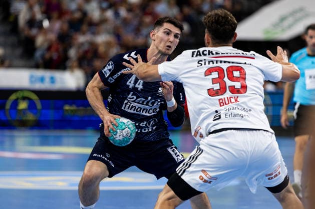 Opel HBL SG Flensburg Handewitt vs. HC Erlangen, September 5, 2026: Aymeric Minne (No. 44), SG Flensburg Handewitt, vs. Tobias Buck (No. 39), HC Erlangen Opel HBL SG Flensburg Handewitt vs. HC Erlangen, GGW Arena on September 5, 2026 Copyright: xBEAUTIFULxSPORTS MarioxM.xKobergx