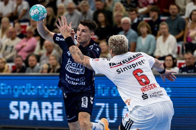 Opel HBL SG Flensburg Handewitt vs. HC Erlangen, September 5, 2026: Aymeric Minne 44, SG Flensburg Handewitt vs. Marek Nissen 06, HC Erlangen Opel HBL SG Flensburg Handewitt vs. HC Erlangen, GGW Arena on September 5, 2026 Copyright: xBEAUTIFULxSPORTS MarioxM.xKobergx