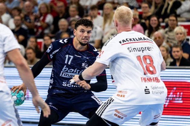 Opel HBL SG Flensburg Handewitt vs. HC Erlangen, September 5, 2026: Marko Grgic (No. 17), SG Flensburg Handewitt, against Sebastian Firnhaber (No. 18), HC Erlangen Opel HBL SG Flensburg Handewitt vs. HC Erlangen, GGW Arena on September 5, 2026 Copyright: xBEAUTIFULxSPORTS MarioxM.xKobergx