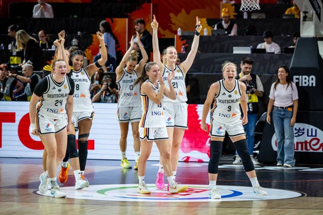 Basketball Berlin, September 5, 2026, FIBA Women’s Basketball World Cup Germany 2026, Preliminary Round, Group Germany (GER) vs. Japan (JPN), Celebrations for Germany, Lina Sontag (Germany), No. 24 Nyara Sabally Germany, No. 08 Leonie Fiebich Germany, No. 13 Britta Daub Germany, No. 19 Marie Gülich Germany, No. 21 Gulich Emma Eichmeyer Germany, No. 09