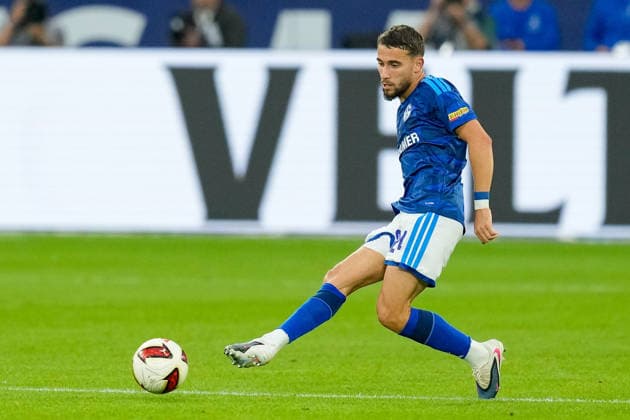 Adil Aouchiche (FC Schalke 04) in Aktion, am Ball, Einzelaktion waehrend des Spiels der 1. Bundesliga zwischen FC Schalke 04 und FC Bayern Muenchen, Veltins-Arena am 05. September 2026 in Gelsenkirchen, Deutschland. (Foto von Alex Gottschalk DeFodi Images) +++ Adil Aouchiche (FC Schalke 04) controls the ball during the Bundesliga match between FC Schalke 04 and FC Bayern Muenchen at Veltins-Arena on September 5, 2026 in Gelsenkirchen, Germany. (Photo by Alex Gottschalk DeFodi Images) DFB DFL REGULATIONS PROHIBIT ANY USE OF PHOTOGRAPHS AS IMAGE SEQUENCES AND OR QUASI-VIDEO. (Photo by Alex Gottschalk DeFodi Images) - *** Adil Aouchiche of FC Schalke 04 in action, on the ball, making a solo run during the Bundesliga match between FC Schalke 04 and FC Bayern Munich, Veltins Arena on September 5, 2026, in Gelsenkirchen, Germany. Photo by Alex Gottschalk, DeFodi Images. Adil Aouchiche of FC Schalke 04 controls the ball during the Bundesliga match between FC Schalke 04 and FC Bayern Munich at Veltins Arena on September 5, 2026 in Gelsenkirchen, Germany. Photo by Alex Gottschalk, DeFodi Images. DFB and DFL regulations prohibit any use of photographs as image sequences and or quasi-video. Photo by Alex Gottschalk, DeFodi Images
