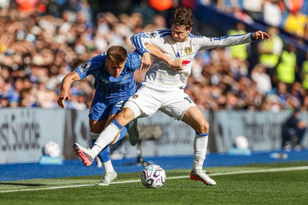 5th September 2026; American Express Stadium, Brighton, England; Premier League Football, Brighton and Hove Albion versus Leeds United; Brenden Aaronson of Leeds United tangles with Michael Svoboda of Brighton AndrewxSkinner