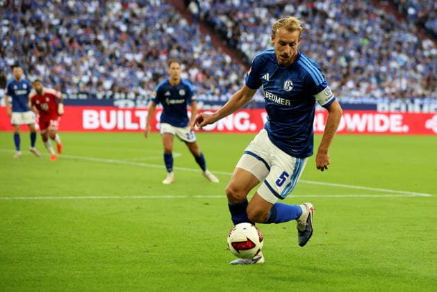 Timo Becker (FC Schalke 04) beim Spiel der 1. Bundesliga (Saison 2026 27) FC Schalke 04 - FC Bayern München - Copyright: Thomas Pakusch *** Timo Becker, FC Schalke 04, during a match in the 2026–27 Bundesliga season: FC Schalke 04 vs. FC Bayern Munich. Copyright Thomas Pakusch
