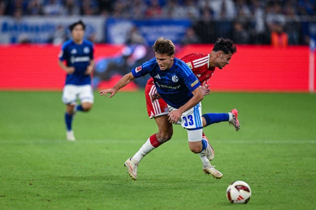 05.09.2026, Fussball, Saison 2026 2027, Bundesliga, FC Schalke 04 - FC Bayern München, Aleksander Pavlovic (FC Bayern München), Vitalie Becker (FC Schalke 04) xRHR-FOTO YYx *** September 5, 2026, Soccer, 2026–2027 Season, Bundesliga, FC Schalke 04 vs. FC Bayern Munich, Aleksander Pavlovic (FC Bayern Munich), Vitalie Becker (FC Schalke 04) xRHR PHOTO YYx Copyright: KROEGER RHR-FOTOx RHR-FOTO YY