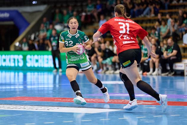 Head-to-head matchup between Haruno Sasaki of Frisch Auf Goeppingen, 32, and Victoria Hasselbusch of BSV Sachsen Zwickau, 31; Frisch Auf Goeppingen vs. BSV Sachsen Zwickau, handball, ALSCO Women’s Handball Bundesliga, Matchday 2, 2026–2027 season, September 5, 2026, FRISCH AUF Goeppingen vs. BSV Sachsen Zwickau, Handball, ALSCO Women’s Handball Bundesliga, Matchday 2, 2026–2027 season, September 5, 2026, Goeppingen Copyright: xEibner-Pressefoto GeraldxOelze-dexStoppanyx EP_ODS