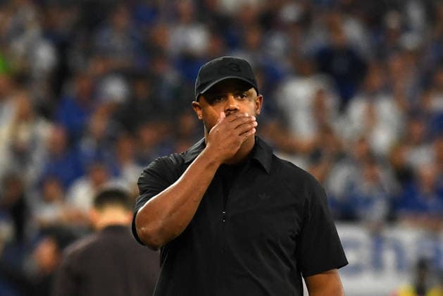 Trainer Vincent Kompany (FC Bayern Muenchen) gestikuliert, gestik waehrend des Spiels der 1. Bundesliga zwischen FC Schalke 04 und FC Bayern Muenchen, Veltins-Arena am 05. September 2026 in Gelsenkirchen, Deutschland. (Foto von Ralf Treese DeFodi Images) +++ Trainer Vincent Kompany (FC Bayern Muenchen) gestures during the Bundesliga match between FC Schalke 04 and FC Bayern Muenchen at Veltins-Arena on September 5, 2026 in Gelsenkirchen, Germany. (Photo by Ralf Treese DeFodi Images) DFB DFL REGULATIONS PROHIBIT ANY USE OF PHOTOGRAPHS AS IMAGE SEQUENCES AND OR QUASI-VIDEO. (Photo by Ralf Treese DeFodi Images) - *** FC Bayern Munich coach Vincent Kompany gestures during the Bundesliga match between FC Schalke 04 and FC Bayern Munich, Veltins Arena on September 5, 2026, in Gelsenkirchen, Germany. Photo by Ralf Treese, DeFodi Images. Coach Vincent Kompany of FC Bayern Munich gestures during the Bundesliga match between FC Schalke 04 and FC Bayern Munich at Veltins Arena on September 5, 2026 in Gelsenkirchen, Germany. Photo by Ralf Treese, DeFodi Images. DFB and DFL regulations prohibit any use of photographs as image sequences and or quasi-video. Photo by Ralf Treese, DeFodi Images.