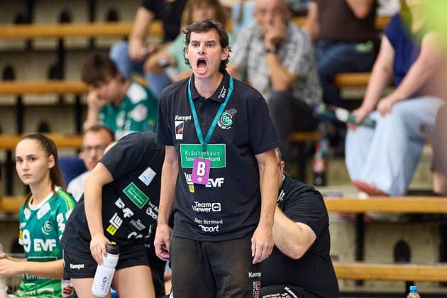 Nico Kiener, head coach of Frisch Auf Goeppingen, gets upset and yells; FRISCH AUF Goeppingen vs. BSV Sachsen Zwickau, handball, ALSCO Women s Handball Bundesliga, Matchday 2, 2026–2027 season, September 5, 2026, FRISCH AUF Goeppingen vs. BSV Sachsen Zwickau, Handball, ALSCO Women’s Handball Bundesliga, Matchday 2, 2026–2027 season, September 5, 2026, Goeppingen Copyright: xEibner-Pressefoto GeraldxOelze-dexStoppanyx EP_ODS