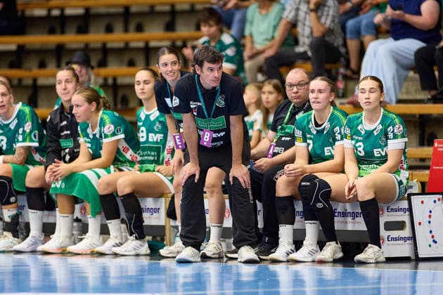 Nico Kiener of Frisch Auf Goeppingen, head coach, looking tense in front of the bench. FRISCH AUF Goeppingen vs. BSV Sachsen Zwickau, Handball, ALSCO Women s Handball Bundesliga, Matchday 2, 2026–2027 season, September 5, 2026 FRISCH AUF Goeppingen vs. BSV Sachsen Zwickau, Handball, ALSCO Women’s Handball Bundesliga, Matchday 2, 2026–2027 season, September 5, 2026 Goeppingen Copyright: xEibner-Pressefoto GeraldxOelze-dexStoppanyx EP_ODS