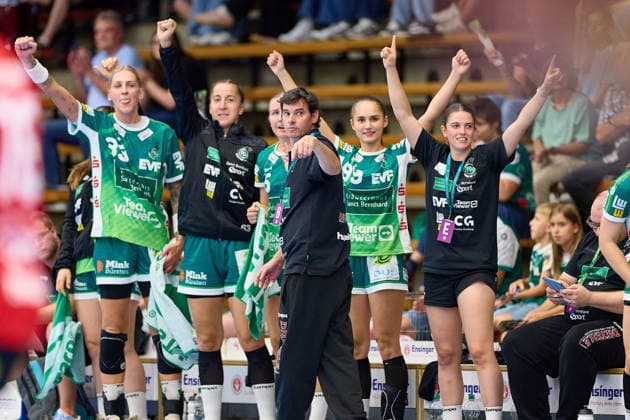 Celebrations for Nico Kiener, head coach of Frisch Auf Göppingen, and the Frisch Auf Göppingen bench. FRISCH AUF Göppingen vs. BSV Sachsen Zwickau, Handball, ALSCO Women’s Handball Bundesliga, Matchday 2, 2026–2027 season, September 5, 2026, FRISCH AUF Goeppingen vs. BSV Sachsen Zwickau, handball, ALSCO Women’s Handball Bundesliga, Matchday 2, 2026–2027 season, September 5, 2026, Goeppingen Copyright: xEibner-Pressefoto GeraldxOelze-dexStoppanyx EP_ODS