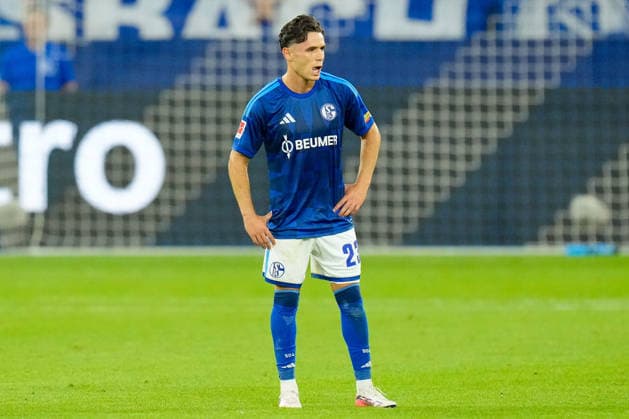 Soufiane El-Faouzi (FC Schalke 04) schaut waehrend des Spiels der 1. Bundesliga zwischen FC Schalke 04 und FC Bayern Muenchen, Veltins-Arena am 05. September 2026 in Gelsenkirchen, Deutschland. (Foto von Alex Gottschalk DeFodi Images) +++ Soufiane El-Faouzi (FC Schalke 04) looks on during the Bundesliga match between FC Schalke 04 and FC Bayern Muenchen at Veltins-Arena on September 5, 2026 in Gelsenkirchen, Germany. (Photo by Alex Gottschalk DeFodi Images) DFB DFL REGULATIONS PROHIBIT ANY USE OF PHOTOGRAPHS AS IMAGE SEQUENCES AND OR QUASI-VIDEO. (Photo by Alex Gottschalk DeFodi Images) - *** Soufiane El Faouzi of FC Schalke 04 looks on during the Bundesliga match between FC Schalke 04 and FC Bayern Munich, Veltins Arena on September 5, 2026, in Gelsenkirchen, Germany. Photo by Alex Gottschalk, DeFodi Images. Soufiane El Faouzi of FC Schalke 04 looks on during the Bundesliga match between FC Schalke 04 and FC Bayern Munich at Veltins Arena on September 5, 2026 in Gelsenkirchen, Germany. Photo by Alex Gottschalk, DeFodi Images. DFB and DFL regulations prohibit any use of photographs as image sequences and or quasi-video. Photo by Alex Gottschalk, DeFodi Images