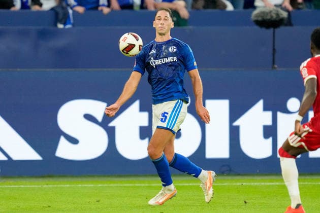 Nikola Katic (FC Schalke 04) in Aktion, am Ball, Einzelaktion waehrend des Spiels der 1. Bundesliga zwischen FC Schalke 04 und FC Bayern Muenchen, Veltins-Arena am 05. September 2026 in Gelsenkirchen, Deutschland. (Foto von Alex Gottschalk DeFodi Images) +++ Nikola Katic (FC Schalke 04) controls the ball during the Bundesliga match between FC Schalke 04 and FC Bayern Muenchen at Veltins-Arena on September 5, 2026 in Gelsenkirchen, Germany. (Photo by Alex Gottschalk DeFodi Images) DFB DFL REGULATIONS PROHIBIT ANY USE OF PHOTOGRAPHS AS IMAGE SEQUENCES AND OR QUASI-VIDEO. (Photo by Alex Gottschalk DeFodi Images) - *** Nikola Katic of FC Schalke 04 in action, on the ball, making a solo play during the Bundesliga match between FC Schalke 04 and FC Bayern Munich, Veltins Arena on September 5, 2026, in Gelsenkirchen, Germany. Photo by Alex Gottschalk, DeFodi Images. Nikola Katic of FC Schalke 04 controls the ball during the Bundesliga match between FC Schalke 04 and FC Bayern Munich at Veltins Arena on September 5, 2026 in Gelsenkirchen, Germany. Photo by Alex Gottschalk, DeFodi Images. DFB and DFL regulations prohibit any use of photographs as image sequences and or quasi-video. Photo by Alex Gottschalk, DeFodi Images.