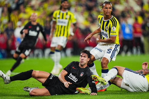 Fenerbahce v Besiktas - Turkish Super Lig ISTANBUL, TURKIYE - SEPTEMBER 5: Nathan Ake (15) of Fenerbahce in action against Dusan Vlahovic (28) of Besiktas during the Turkish Super Lig week 4 derby match between Fenerbahce and Besiktas at Chobani Stadium in Istanbul, Turkiye, on September 5, 2026. Cemal Yurttas Anadolu Istanbul Turkey. Editorial use only. Please get in touch for any other usage.  Copyright: x2026xAnadoluxCemalxYurttasx