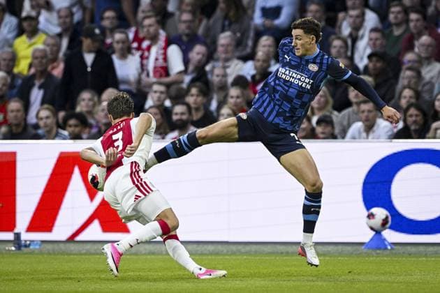 AMSTERDAM - (lr) Anton Gaaei of Ajax and Ruben van Bommel of PSV Eindhoven during the Dutch Eredivisie match between AFC Ajax and PSV Eindhoven at the Johan Cruijff ArenA on 5 September 2026 in Amsterdam, the Netherlands. OLAF KRAAK ANP Eredivisie 2026 27 xVIxANPxSportx xxANPxIVx 567270915 originalFilename: 567270915.jpg