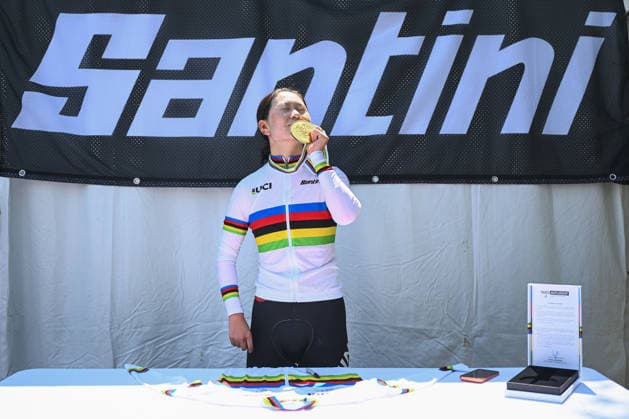 2026 UCI Para-cycling Road World Championships Picture by Mathew Wells SWpix.com - 05 09 2026 - Cycling - 2026 UCI Para-cycling Road World Championships - Huntsville, Alabama, United States of America - Women C3 Individual Time Trial (ITT) - Xiaomei Wang (China) signing the Santini Rainbow Jersey Huntsville Cummings Research Park United States of America Copyright: x xSWpix.comx(t axPhotographyxHubxLtd)xMathewxWells SWpix.comx SWP-3030-22665