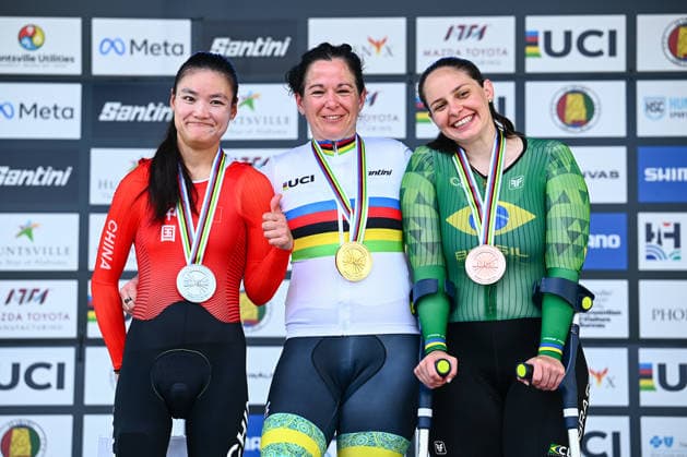 2026 UCI Para-cycling Road World Championships Picture by Olly Hassell SWpix.com - 05 09 2026 - Cycling - 2026 UCI Para-cycling Road World Championships - Huntsville, Alabama, United States of America - Women C1 Individual Time Trial (ITT) podium - Tahlia Clayton-Goodie (Australia) wins the Gold Medal to become World Champion, Wangwei Qian (China) receiving the Silver Medal and Victoria Maria De Camargo E Barbosa (Brazil) receiving the Bronze Medal Huntsville Cummings Research Park United States of America Copyright: x xSWpix.comx(t axPhotographyxHubxLtd)xOllyxHassell SWpix.comx SWP-3030-22662
