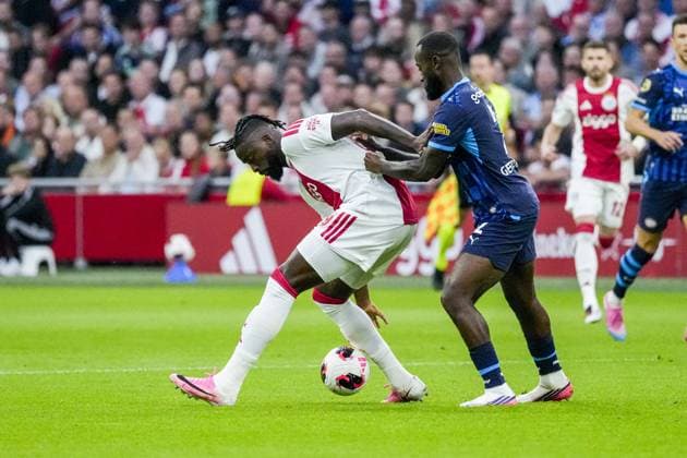 AMSTERDAM , 05-09-2026, JohanCruijff ArenA , season 2026 2027 , Dutch Eredivisie Football Match between Ajax and PSV. Picture shows Ajax player Toluwalase Arokodare and PSV Player Lutsharel Geertuida Ajax - PSV  x206514239x Copyright:
