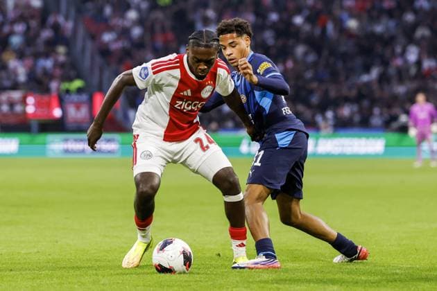 AMSTERDAM - Horthy Mokio of Ajax, Noah Fernandez of PSV Eindhoven (lr) during the Dutch Eredivisie match between AFC Ajax and PSV Eindhoven in the Johan Cruijff Arena on 5 September 2026 in Amsterdam, the Netherlands. MAURICE VAN STEEN ANP Eredivisie 2026 27 xVIxANPxSportx xxANPxIVx 567271034 originalFilename: 567271034.jpg