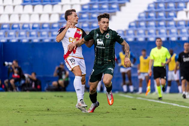 Rayo Vallecano vs. Racing de Santander, La Liga EA Sports: Jorge of Rayo Vallecano against Jorge Salinas of Racing de Santander during the La Liga EA Sports match between Rayo Vallecano and Racing de Santander at Estadio Butarque on September 5, 2026, in Madrid, Spain; Leganés; Estadio Butarque; Madrid; Spain Copyright: xAlejandroxMatiasxAcostax