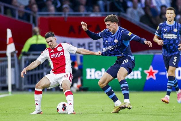 AMSTERDAM , 05-09-2026, JohanCruijff ArenA , season 2026 2027 , Dutch Eredivisie Football Match between Ajax and PSV. Picture shows Ajax player Oscar Gloukh and PSV Player Guus Til Ajax - PSV  x206514681x Copyright: