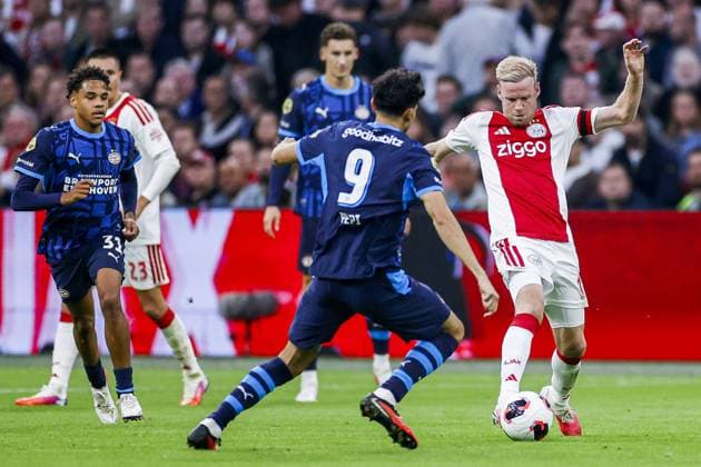AMSTERDAM , 05-09-2026, JohanCruijff ArenA , season 2026 2027 , Dutch Eredivisie Football Match between Ajax and PSV. Picture shows PSV Player Ricardo Pepi and Ajax player Davy Klaassen Ajax - PSV  x206514778x Copyright: