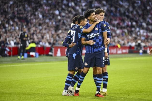 AMSTERDAM - (lr) Mauro Junior of PSV Eindhoven, Ricardo Pepi of PSV Eindhoven and Guus Til of PSV Eindhoven celebrate the 0-1 during the Dutch Eredivisie match between AFC Ajax and PSV Eindhoven at the Johan Cruijff ArenA on September 5, 2026 in Amsterdam, the Netherlands. OLAF KRAAK ANP Eredivisie 2026 27 xVIxANPxSportx xxANPxIVx 567271279 originalFilename: 567271279.jpg