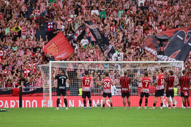 ESP LaLiga EA Sports: Athletic Bilbao vs. Atlético Madrid—Athletic Bilbao fans and players celebrating the victory during the LaLiga EA Sports match between Athletic Bilbao and Atlético Madrid, played at San Mamés Stadium in Bilbao on September 5, 2026, in Spain. Spanish Soccer Copyright: xAgenciaxLOFx