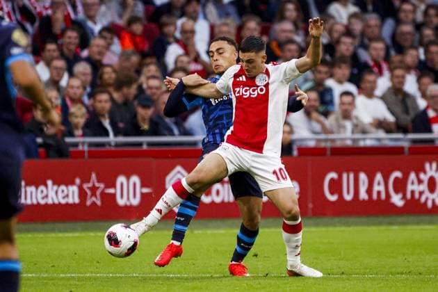 AMSTERDAM - Oscar Gloukh of AFC Ajax (R) battles for possession with Sergino Dest of PSV Eindhoven (L) during the Eredivisie match between AFC Ajax and PSV Eindhoven at the Johan Cruijff ArenA on 05 September 2026 in Amsterdam, the Netherlands. WART BRINKERHOF ANP Eredivisie 2026 27 xVIxANPxSportx xMarcelxterxBalsxIVx 567271857 originalFilename: 567271857.jpg