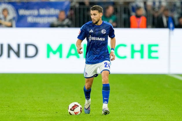 Adil Aouchiche (FC Schalke 04) in Aktion, am Ball, Einzelaktion waehrend des Spiels der 1. Bundesliga zwischen FC Schalke 04 und FC Bayern Muenchen, Veltins-Arena am 05. September 2026 in Gelsenkirchen, Deutschland. (Foto von Alex Gottschalk DeFodi Images) +++ Adil Aouchiche (FC Schalke 04) controls the ball during the Bundesliga match between FC Schalke 04 and FC Bayern Muenchen at Veltins-Arena on September 5, 2026 in Gelsenkirchen, Germany. (Photo by Alex Gottschalk DeFodi Images) DFB DFL REGULATIONS PROHIBIT ANY USE OF PHOTOGRAPHS AS IMAGE SEQUENCES AND OR QUASI-VIDEO. (Photo by Alex Gottschalk DeFodi Images) - *** Adil Aouchiche of FC Schalke 04 in action, on the ball, making a solo run during the Bundesliga match between FC Schalke 04 and FC Bayern Munich, Veltins Arena on September 5, 2026, in Gelsenkirchen, Germany. Photo by Alex Gottschalk, DeFodi Images. Adil Aouchiche of FC Schalke 04 controls the ball during the Bundesliga match between FC Schalke 04 and FC Bayern Munich at Veltins Arena on September 5, 2026 in Gelsenkirchen, Germany. Photo by Alex Gottschalk, DeFodi Images. DFB and DFL regulations prohibit any use of photographs as image sequences and or quasi-video. Photo by Alex Gottschalk, DeFodi Images