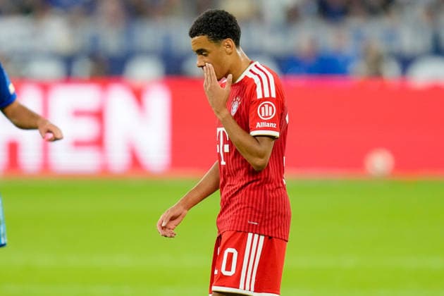 Jamal Musiala (FC Bayern Muenchen) schaut waehrend des Spiels der 1. Bundesliga zwischen FC Schalke 04 und FC Bayern Muenchen, Veltins-Arena am 05. September 2026 in Gelsenkirchen, Deutschland. (Foto von Alex Gottschalk DeFodi Images) +++ Jamal Musiala (FC Bayern Muenchen) looks on during the Bundesliga match between FC Schalke 04 and FC Bayern Muenchen at Veltins-Arena on September 5, 2026 in Gelsenkirchen, Germany. (Photo by Alex Gottschalk DeFodi Images) DFB DFL REGULATIONS PROHIBIT ANY USE OF PHOTOGRAPHS AS IMAGE SEQUENCES AND OR QUASI-VIDEO. (Photo by Alex Gottschalk DeFodi Images) - *** Jamal Musiala of FC Bayern Munich looks on during the Bundesliga match between FC Schalke 04 and FC Bayern Munich, Veltins Arena on September 5, 2026, in Gelsenkirchen, Germany. Photo by Alex Gottschalk, DeFodi Images. Jamal Musiala of FC Bayern Munich looks on during the Bundesliga match between FC Schalke 04 and FC Bayern Munich at Veltins Arena on September 5, 2026 in Gelsenkirchen, Germany. Photo by Alex Gottschalk, DeFodi Images. DFB and DFL regulations prohibit any use of photographs as image sequences and or quasi-video. Photo by Alex Gottschalk, DeFodi Images