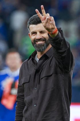 1. Bundesliga - FC Schalke 04 - FC Bayern München am 05.09.2026 in der Veltins-Arena auf Schalke Trainer Miron Muslic (Schalke) jubelt und freut sich *** 1. Bundesliga: FC Schalke 04 vs. FC Bayern Munich on September 5, 2026, at the Veltins Arena in Schalke; Coach Miron Muslic; Schalke celebrates and rejoices MH