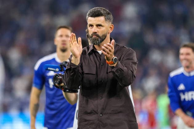 2026.09.05, xkwix, Fußball, Bundesliga, FC Schalke 04 - FC Bayern München, Veltins-Arena, 2.Spieltag, Saison 2026 2027: Miron Muslic (FC Schalke 04 Trainer) mit jubelnder Faust nach Oben DFB regulations prohibit any use of photographs as image sequences and or quasi-video. Photo: xKamilxWilkowskixPressefotoKochx Nordrhein-Westfalen Deutschland *** September 5, 2026, xkwix, Soccer, Bundesliga, FC Schalke 04 vs. FC Bayern Munich, Veltins Arena, Matchday 2, 2026–2027 season: Miron Muslic, FC Schalke 04 coach, raising his fist in celebration. DFB regulations prohibit any use of photographs as image sequences and or quasi-video. Photo: xKamilxWilkowskixPressefotoKochx, North Rhine-Westphalia, Germany