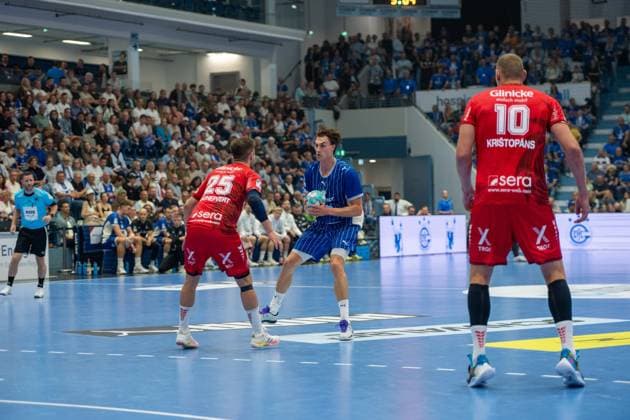 Olle Forsell Schefvert, backcourt, MT Melsungen 25, Miro Schluroff, backcourt, VfL Gummersbach 15, Dainis Kriötopans, backcourt, MT Melsungen 10, VfL Gummersbach vs. MT Melsungen, Opel Handball Bundesliga, Men’s, Matchday 3, September 5, 2026, Gummersbach, North Rhine-Westphalia, Germany Copyright: xkolbert-press MartinxWdziecznyx