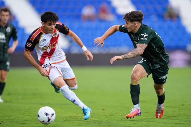 September 5, 2026, Leganes, Madrid, Spain: Fran Perez of Rayo Vallecano and Jorge Salinas of Real Racing Club compete for the ball during the Spanish League, LaLiga EA Sports, football match played between Rayo Vallecano and Real Racing Club at Butarque stadium on September 05, 2026, in Leganes, Madrid, Spain. Leganes Spain - ZUMAa181 20260905_zaa_a181_138 Copyright: xDennisxAgyemanx