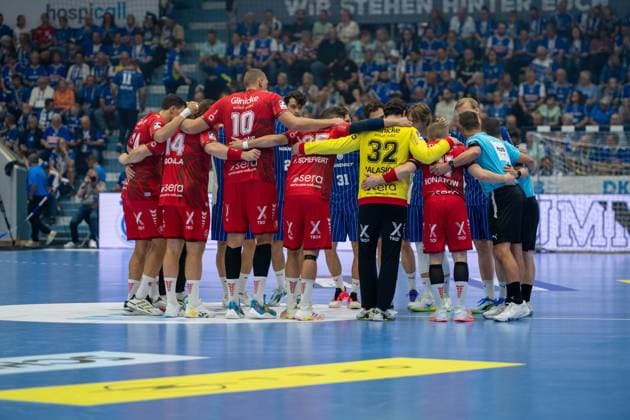 The teams before the game: VfL Gummersbach vs. MT Melsungen, Opel Handball Bundesliga, Men s Division, Matchday 3, September 5, 2026, Gummersbach, North Rhine-Westphalia, Germany Copyright: xkolbert-press MartinxWdziecznyx