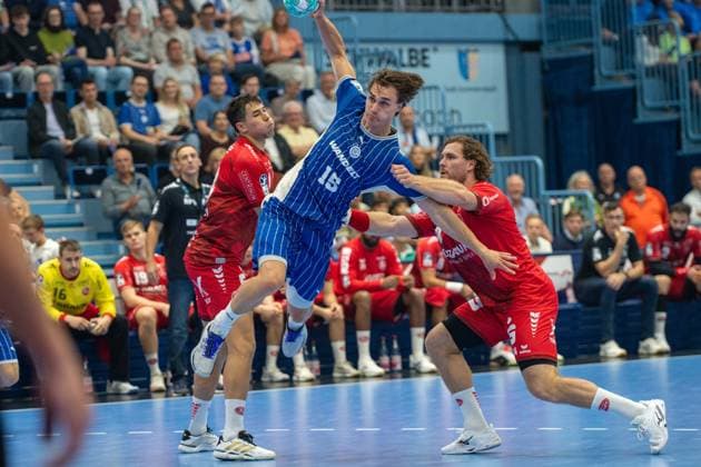 Miro Schluroff, backcourt player, VfL Gummersbach 15, Johannes Golla, pivot, MT Melsungen 14, VfL Gummersbach vs. MT Melsungen, Opel Handball Bundesliga, Men, Matchday 3, September 5, 2026, Gummersbach, North Rhine-Westphalia, Germany Copyright: xkolbert-press MartinxWdziecznyx