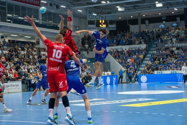Nicola Roganovic, backcourt, VfL Gummersbach 23, Dainis Kriötopans, backcourt, MT Melsungen 10, VfL Gummersbach vs. MT Melsungen, Opel Handball Bundesliga, Men, Matchday 3, September 5, 2026, Gummersbach, North Rhine-Westphalia, Germany Copyright: xkolbert-press MartinxWdziecznyx