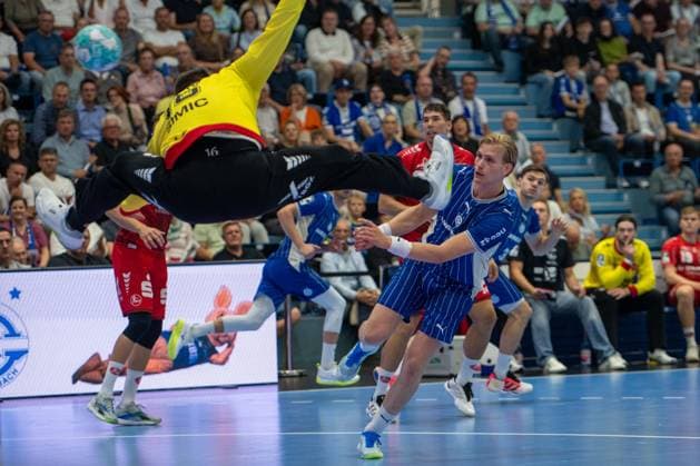 Nebojsa Simic, goalkeeper, MT Melsungen 16, Ellidi Snaer Vidarsson, pivot, VfL Gummersbach 4, VfL Gummersbach vs. MT Melsungen, Opel Handball Bundesliga, Men, Matchday 3, September 5, 2026, Gummersbach, North Rhine-Westphalia, Germany Copyright: xkolbert-press MartinxWdziecznyx