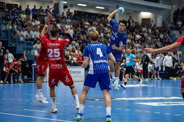 Opel Handball Bundesliga, VfL Gummersbach vs. MT Melsungen, September 5, 2026 Olle Forsell Schefvert (MT Melsungen) 25, Ellidi Vidarsson (VfL Gummersbach) 4, Nikola Roganovic VfL Gummersbach 23, Opel Handball Bundesliga, VfL Gummersbach vs. MT Melsungen, September 5, 2026 Copyright: xBEAUTIFULxSPORTS Erlhofx