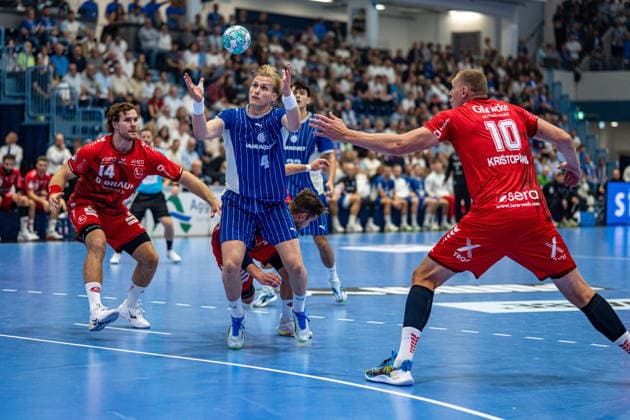Opel Handball Bundesliga, VfL Gummersbach vs. MT Melsungen, September 5, 2026 Johannes Golla (MT Melsungen) 14, Ellidi Vidarsson (VfL Gummersbach) 4, Dainis Kriötopans, MT Melsungen 10, Opel Handball Bundesliga, VfL Gummersbach vs. MT Melsungen, September 5, 2026 Copyright: xBEAUTIFULxSPORTS Erlhofx