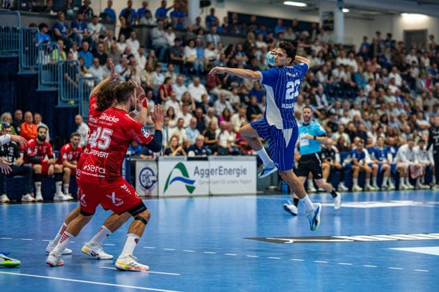 Opel Handball Bundesliga, VfL Gummersbach vs. MT Melsungen, September 5, 2026 Olle Forsell Schefvert (MT Melsungen) 25, Nikola Roganovic VfL Gummersbach 23, Opel Handball Bundesliga, VfL Gummersbach vs. MT Melsungen, September 5, 2026 Copyright: xBEAUTIFULxSPORTS Erlhofx