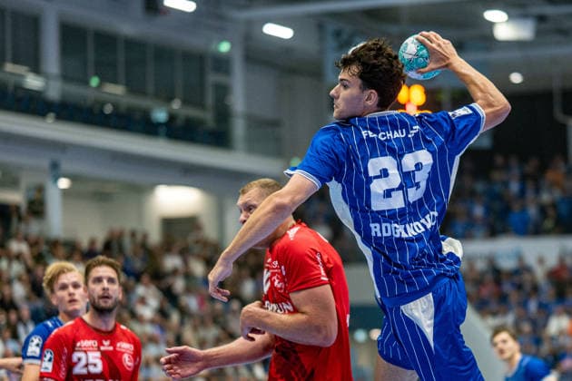 Opel Handball Bundesliga, VfL Gummersbach vs. MT Melsungen, September 5, 2026; Olle Forsell Schefvert (MT Melsungen) 25, Nikola Roganovic VfL Gummersbach 23, Opel Handball Bundesliga, VfL Gummersbach vs. MT Melsungen, September 5, 2026 Copyright: xBEAUTIFULxSPORTS Erlhofx