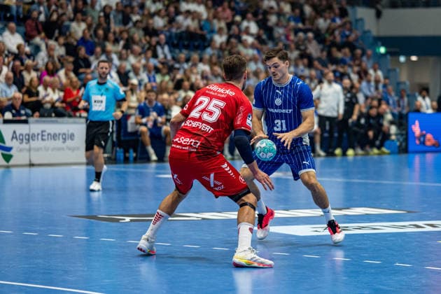 Opel Handball Bundesliga, VfL Gummersbach vs. MT Melsungen, September 5, 2026; Olle Forsell Schefvert (MT Melsungen) 25, Nikola Roganovic VfL Gummersbach 23, Opel Handball Bundesliga, VfL Gummersbach vs. MT Melsungen, September 5, 2026 Copyright: xBEAUTIFULxSPORTS Erlhofx