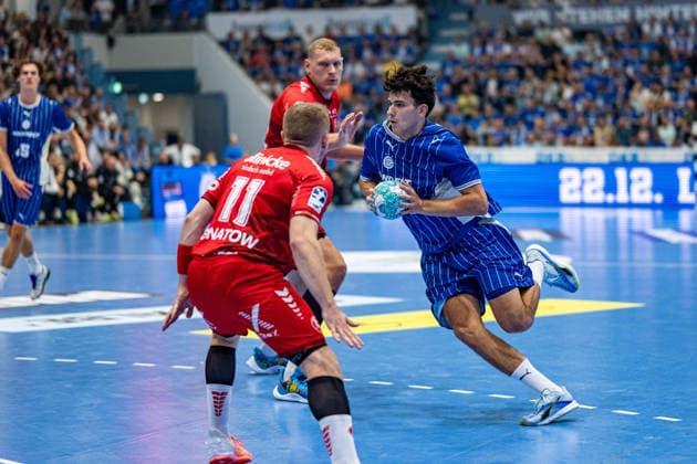 Opel Handball Bundesliga, VfL Gummersbach vs. MT Melsungen, September 5, 2026 Dimitri Ignatow (MT Melsungen) 11, Nikola Roganovic VfL Gummersbach 23, Opel Handball Bundesliga, VfL Gummersbach vs. MT Melsungen, September 5, 2026 Copyright: xBEAUTIFULxSPORTS Erlhofx