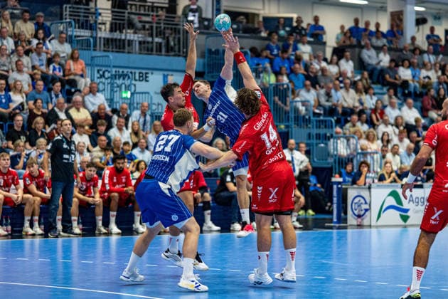Opel Handball Bundesliga, VfL Gummersbach vs. MT Melsungen, September 5, 2026; Daniel Dujshebaev (MT Melsungen) 24, Kristjan Horžen, VfL Gummersbach 27, Kay Smits, VfL Gummersbach 31, Johannes Golla, MT Melsungen 14, Opel Handball Bundesliga, VfL Gummersbach vs. MT Melsungen, September 5, 2026 Copyright: xBEAUTIFULxSPORTS Erlhofx